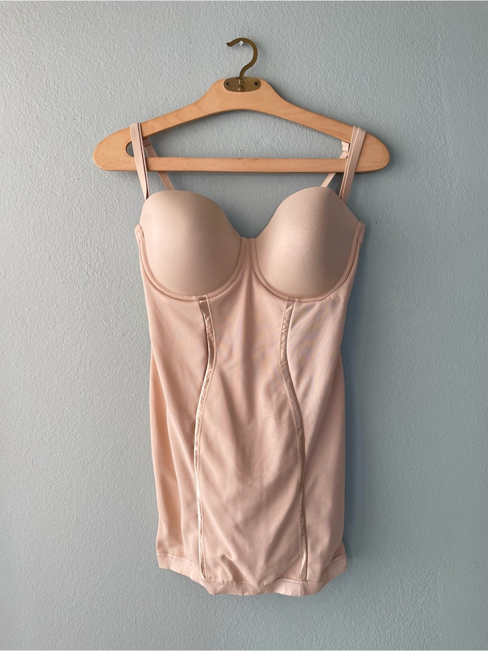 Maidenform | Beige Convertible Slip Built In Bra & Anti-Static Fajas Shapewear